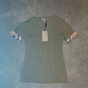 NWT Burberry Brit Women's Pale Khaki Green V-Neck Short Sleeve Tee, Small